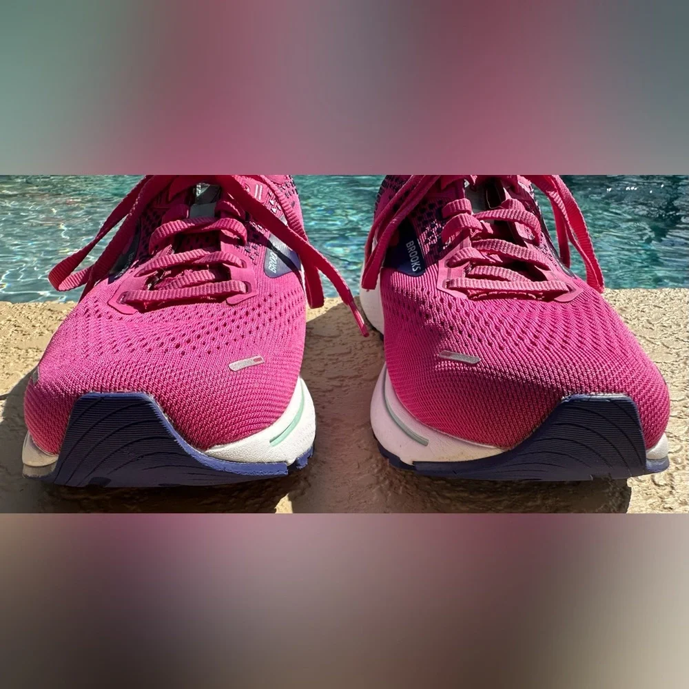 Brooks Ghost 14 Pink Fuchsia Yucca Navy Running Shoes Women’s Size 11.5 CLEAN